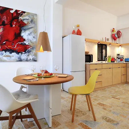 Old Town Apartment *